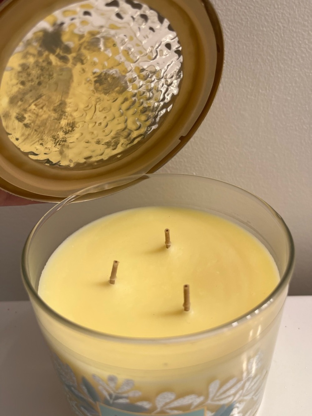 Bath & Body Works Magic in the Air Scented Candle - Picture 2 of 2